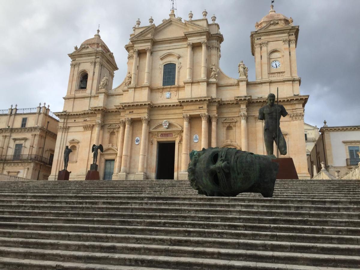 Love At First Sight Noto Exterior foto